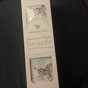 Amazing Baby Newborn Muslin Swaddle
